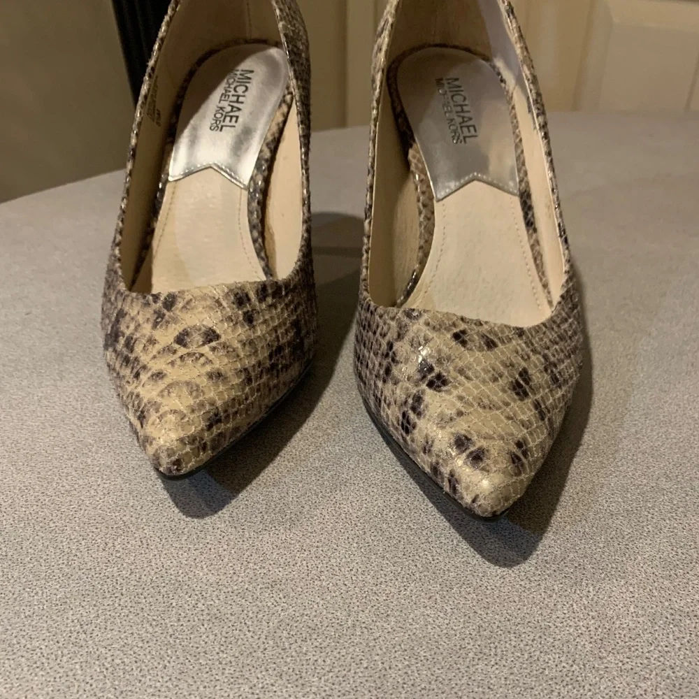 Michael Kors Beige Snakeprint Leather Pumps sz 8.5 M